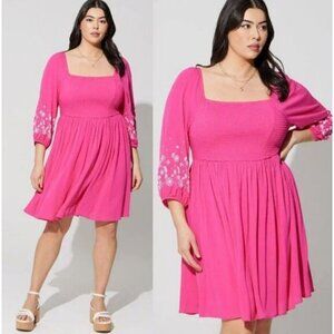 Torrid Size 2/ Women's 2X Peasant Dress Pink White Floral Ruched Gauzy Flowy